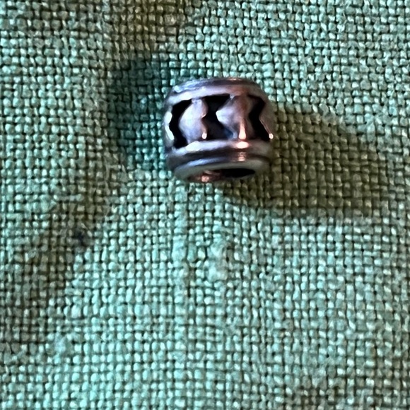 Pandora silver charm with hearts carved around the barrel, 1/4” diameter - Picture 2 of 6